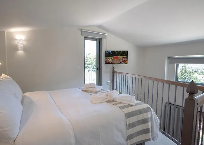 Nafplia Terra 4*